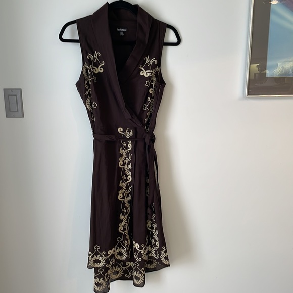 Le Chateau ladies sleeveless dress. Detailed embroidery embellishment, medium - Picture 2 of 8